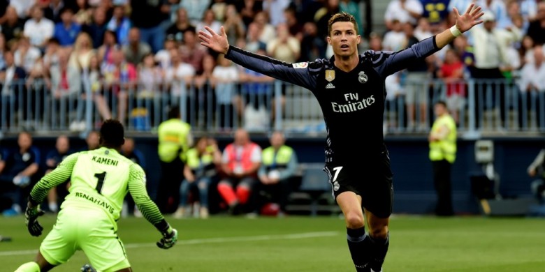 Ronaldo membuat gol